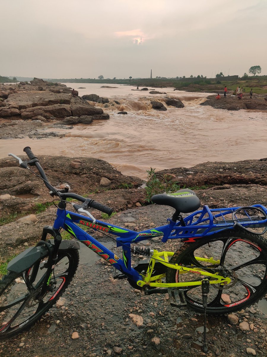 Jharkhand a mystic place ,full of sal forests .It is my karm bhumi place and very close to my heart since the moment I first came here in 2015 as forest officer and then again came back as an IAS officer .#Jharkhandfoundationday #BirsaMundaJayanti #cycling