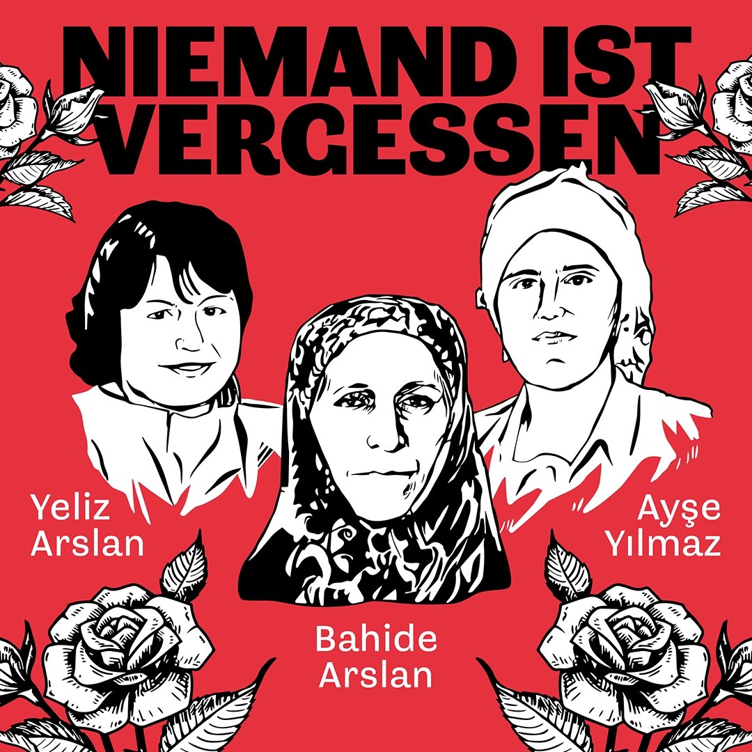 Wir gedenken Yeliz Arslan, Ayşe Yılmaz, Bahide Arslan Sie starben 1992 durch einen Brandanschlag in #Mölln. Ihr Tod jährt sich am 23. Nov zum 30. mal. Zeigt Solidarität! Fahrt mit unserem #Solibus am 23.11. zum #ReclaimAndRemember-Gedenken in Mölln! ⏩berlin.niemandistvergessen.net/1188/1188/