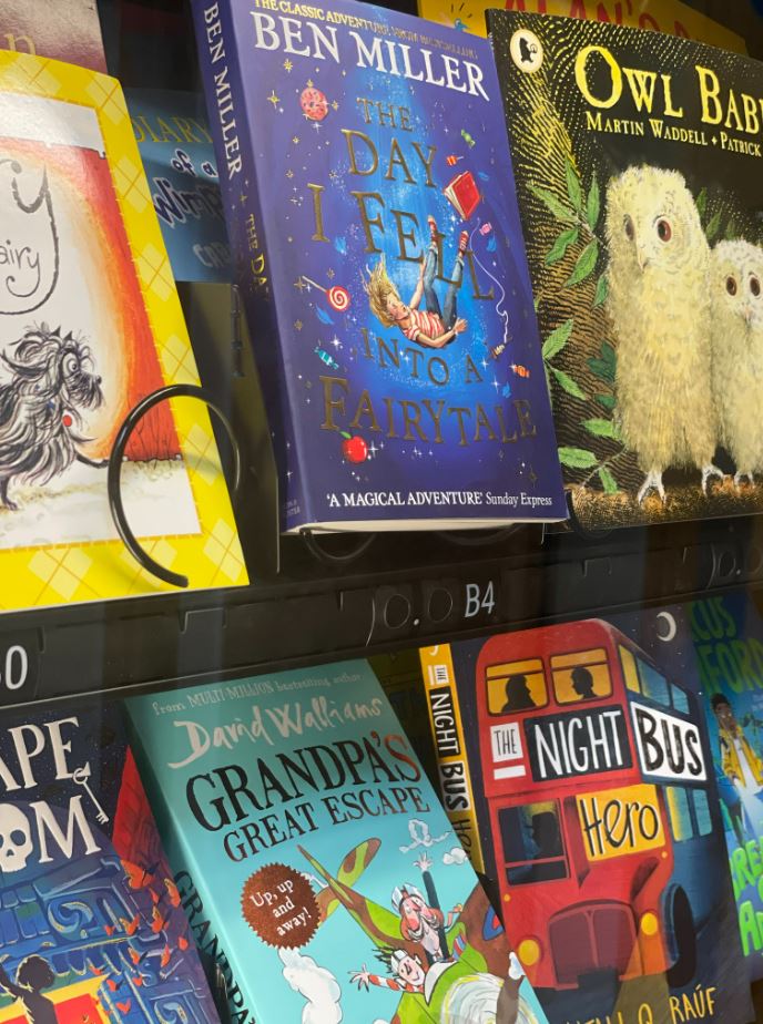 Our brand-new Beacon book vending machine!
Each week, our 'Shine Brightly' children will have their names put into golden hats, 3 lucky winners get a token to use in the machine! A brilliant incentive for all the children. 
Good luck everyone!  #readingforpleasure @KLacademytrust