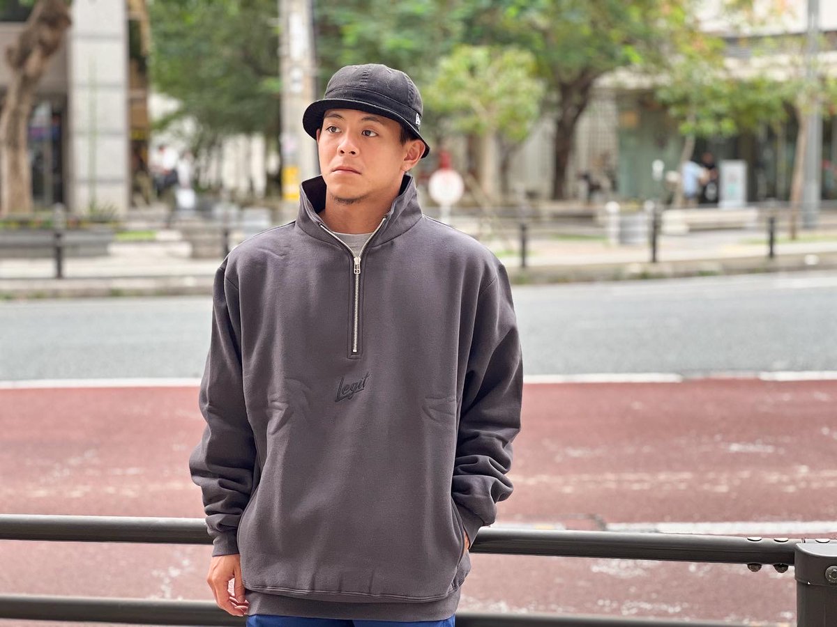 SLAMJAPAN's tweet photo. 【那覇店オススメ】
@legit_cal のハーフジップスウェットをご紹介！！
両脇にポケット付きのミディアムボディのアイテム♬

シンプルで使い勝手の良いデザインです！！

#SLAM那覇店 #legit #harfzip #highroad #sweat https://t.co/Q0MKo6H3RM