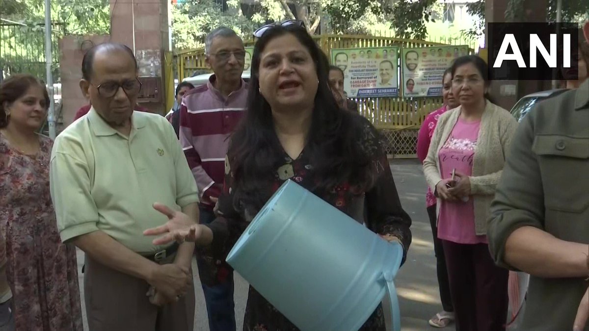 Delhi | Residents of Vasant Kunj, Sector C-8 say that there is no water supply there for last 6 days. They say they're now dependent on water tankers which they get only after much effort;also allege that their phone calls & online complaints to by Delhi Jal Board bore no results