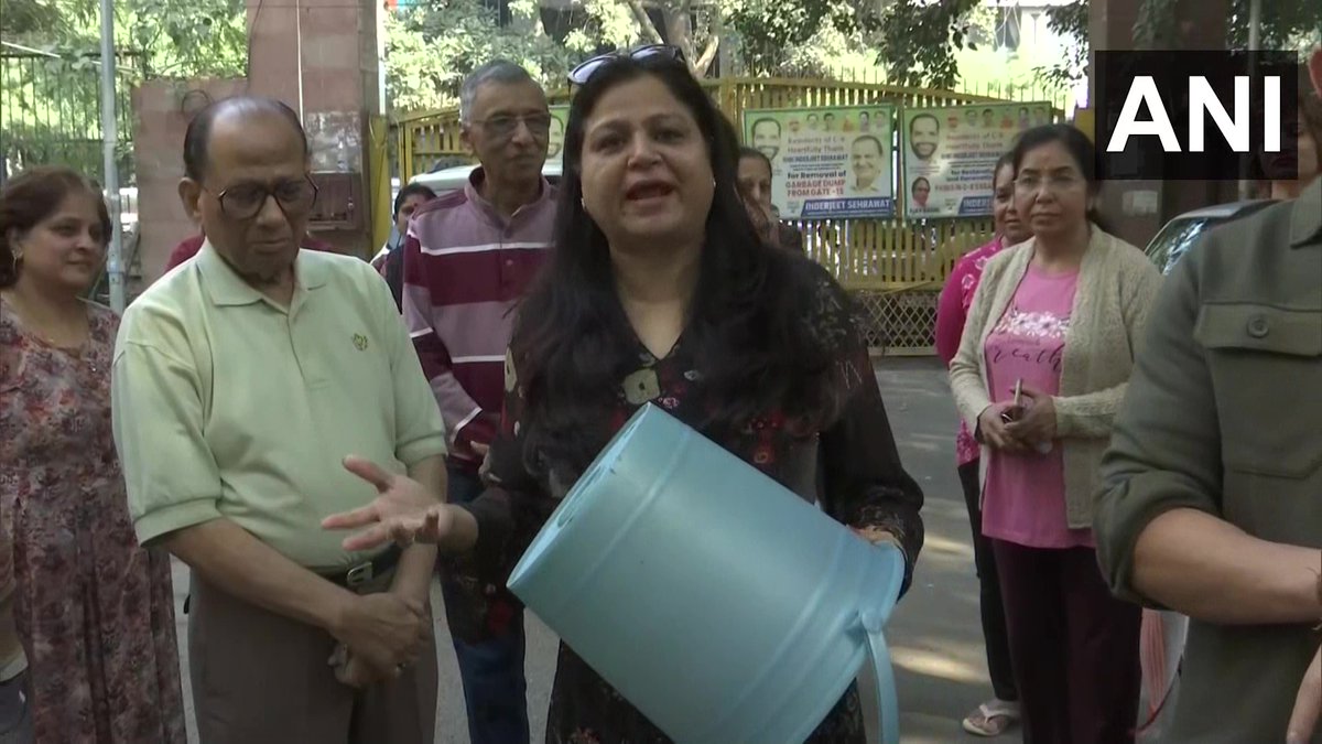 ANI's tweet photo. Delhi | Residents of Vasant Kunj, Sector C-8 say that there is no water supply there for last 6 days. They say they're now dependent on water tankers which they get only after much effort;also allege that their phone calls &amp; online complaints to by Delhi Jal Board bore no results https://t.co/RFTrBSytpP