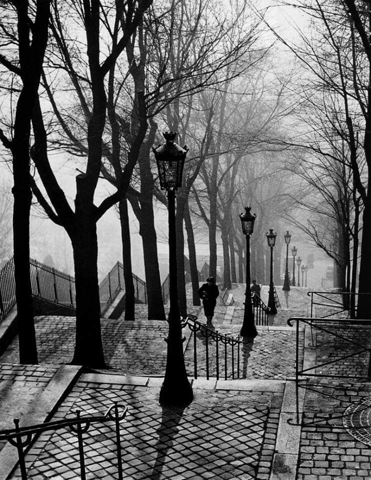 Brassaï. 
Escaliers de Montmartre 
1938. Paris 
Bon mardi!