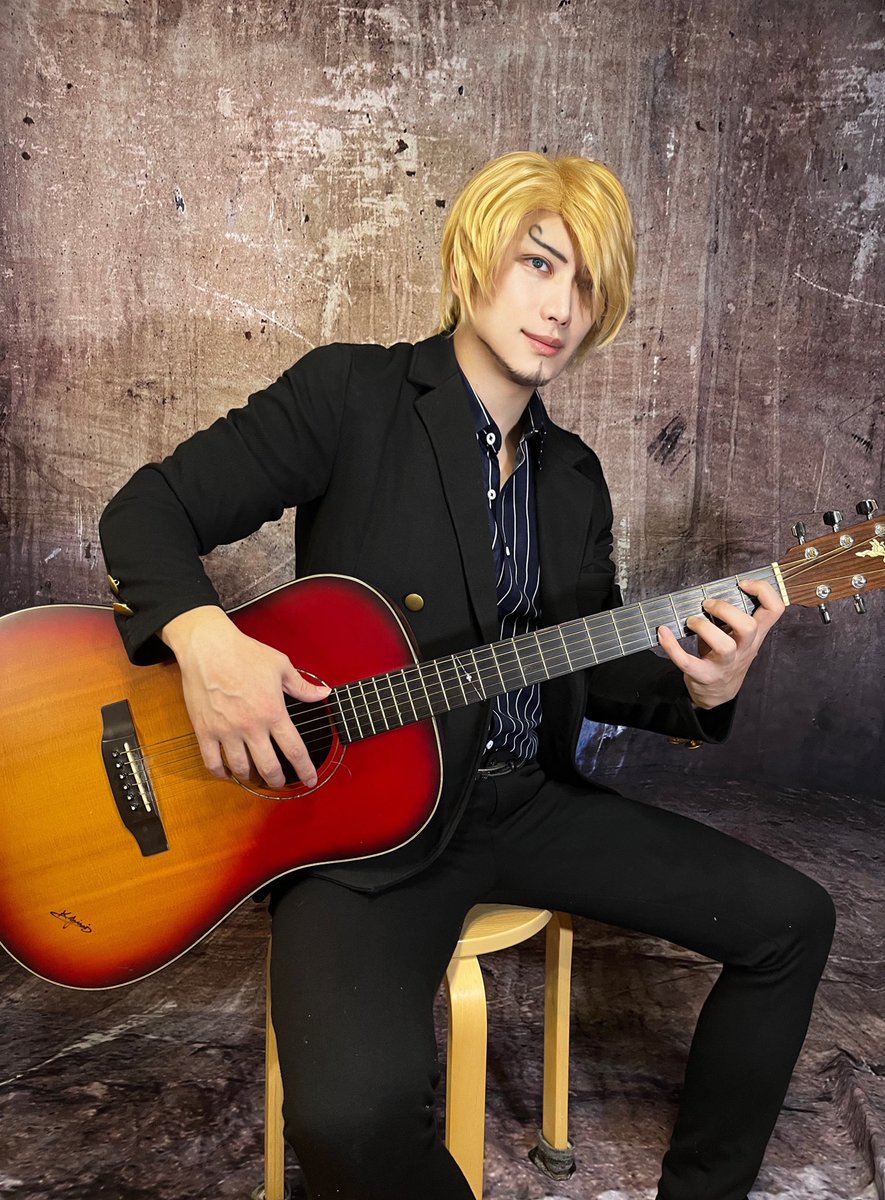 ギターを弾く のイラスト マンガ コスプレ モデル作品 Twoucan