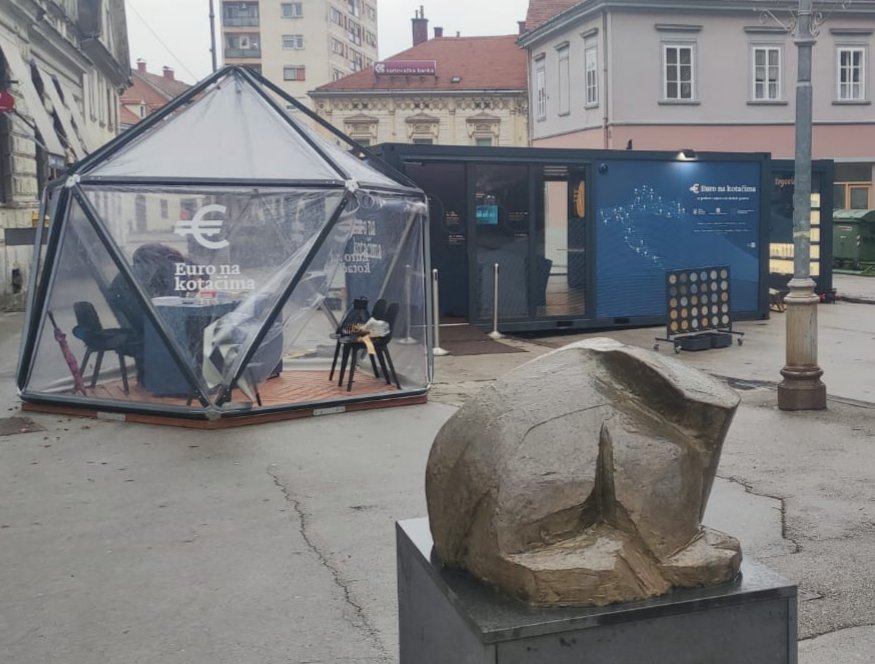 Za drage Karlovčane - još par minuta, i otvaraju se vrata #EuroNaKotacima i u vašem gradu. Posjetite nas!