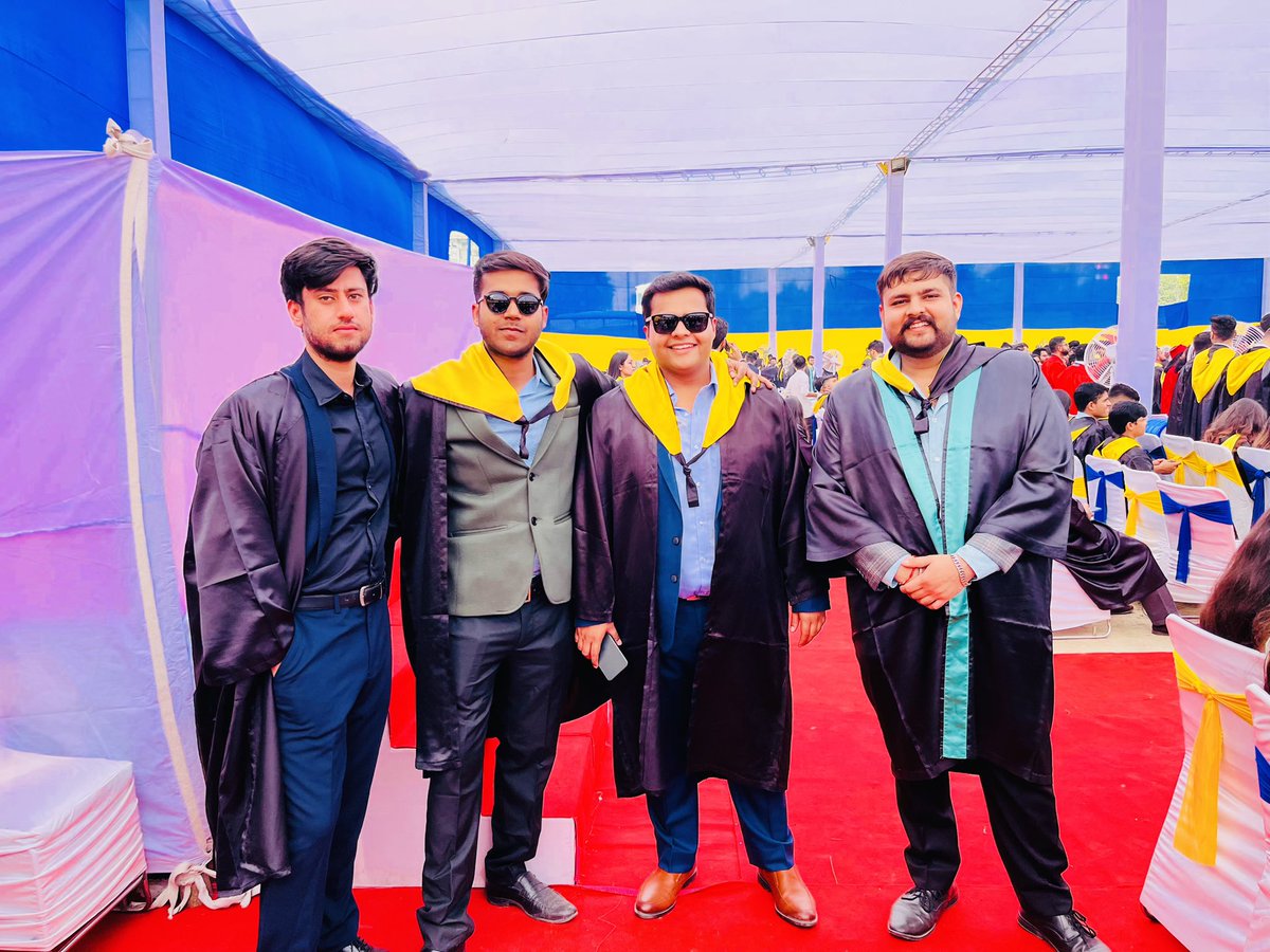 TheYashYadav_'s tweet image. Amity University ,Noida #Convocation2022 #Amity_Law_School 💯