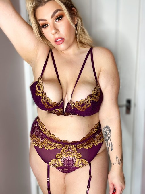 Watch 👸🏼Charlotte Rachel's leaked NSFW photo on TwXstars