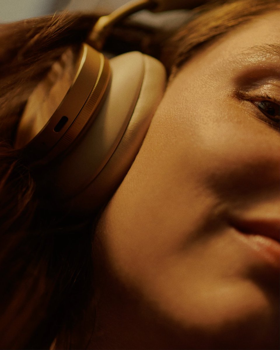 The gift of new ears. It’s like hearing your favourite song for the first time – all over again. Beoplay H95 hits you with details you’ve never heard before.

#BeoplayH95
#BangOlufsen