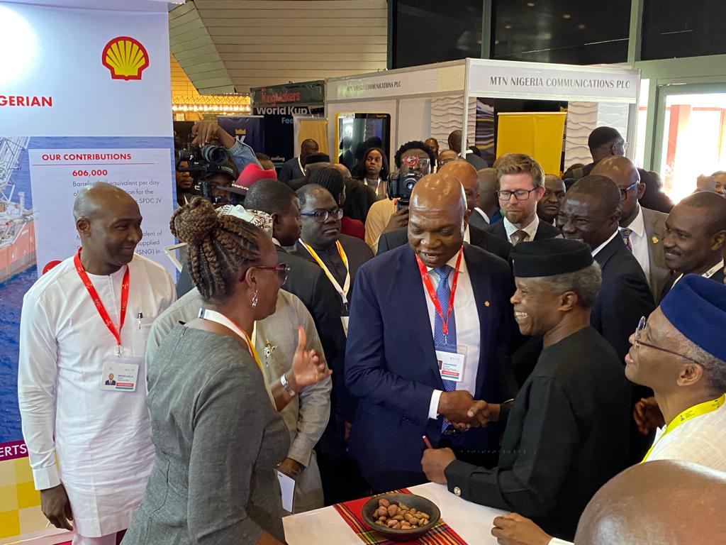 SamAiboni_'s tweet photo. Well done! #NES28 VIP visit
SNEPCo MD Elohor Aiboni receiving the 🇳🇬 Vice President @ProfOsinbajo, outgoing #NESG Chairman, Mr Asue Ighodalo, with Shell Country Chair Osagie Okunbor, CEO Nigeria LNG Dr Philip Mshelbila and the GM Business Relations Bashir Bello at the #ShellBooth https://t.co/K0wGUiopbG