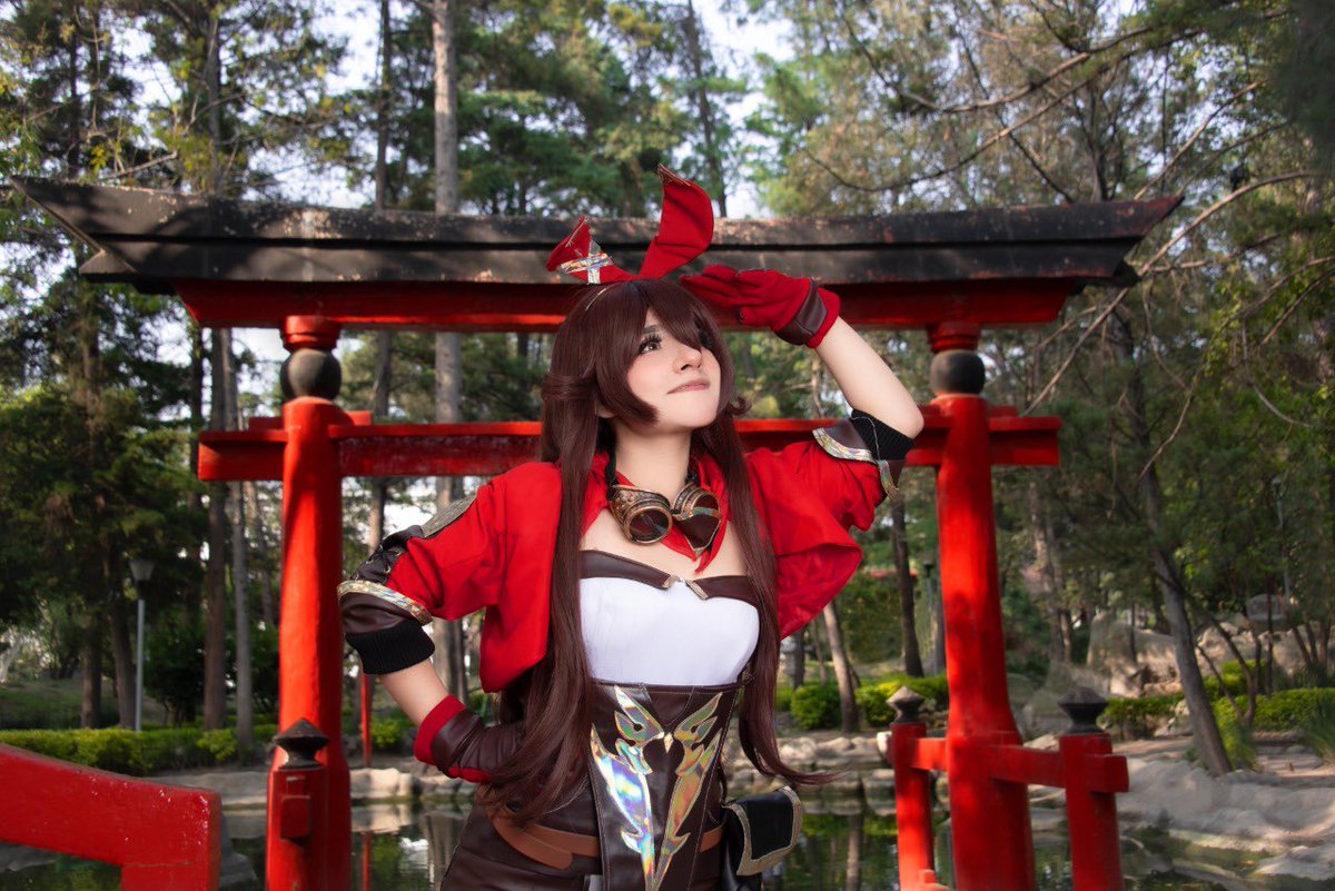 Una fotito que me tomaron con mi cosplay de Amber. 🥰❤️

#ambercosplay #outrideramber #GenshinImpactcosplay