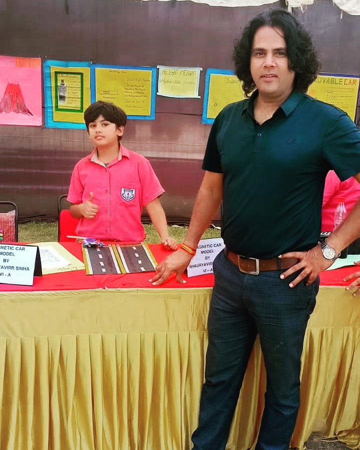 TrfcGuruIndia's tweet photo. The Power and Advantages of Lane Driving ,displayed by my Son Shauryavirr Sinha, also India's Youngest Road safety ambassador at School Exhibition @AmitShahOffice @nitin_gadkari @narendramodi @ManojTiwariMP @aajtak @abplive @ShailSinha1 @imVkohli https://t.co/y4b7Dn3R0R