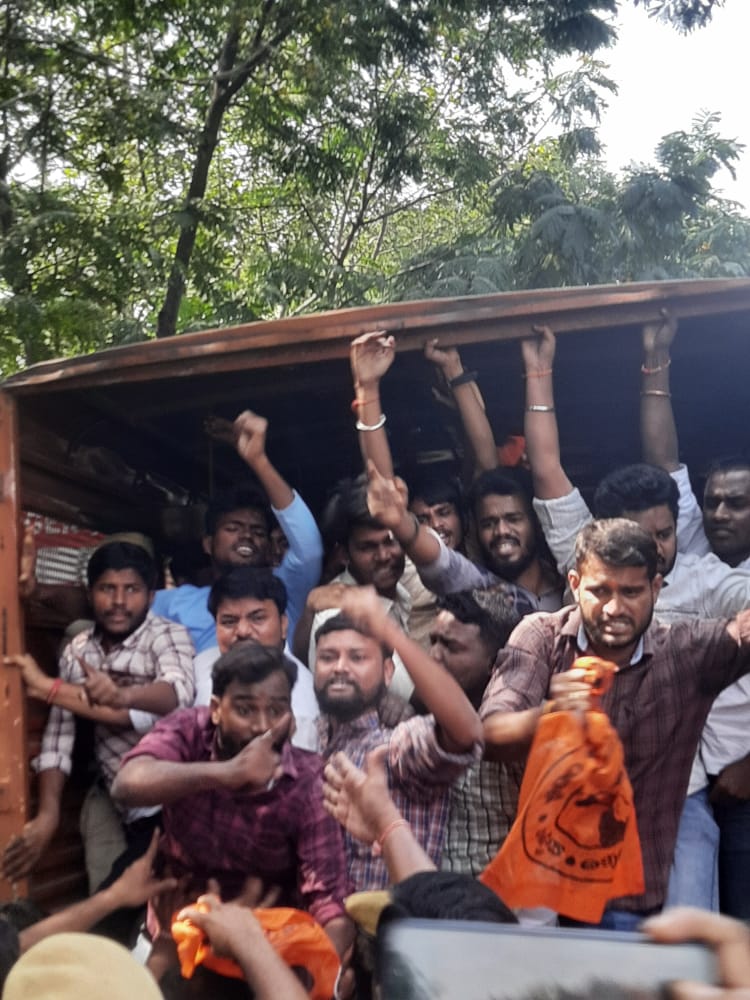 RevellaSaikumar's tweet photo. *ఈరోజు ఏబీవీపీ ఆధ్వర్యంలో నిజాం కాలేజ్ విద్యార్థుల హాస్టల్ సమస్యల పరిష్కరించాలని విద్యాశాఖ మంత్రి సబితా ఇంద్రారెడ్డి గారి కార్యాలయం ముట్టడి -Abvp* 
#NizamhostelforUGgirls 

@KTRTRS 
@SabithaindraTRS 
@TelanganaCMO 
@DrTamilisaiGuv https://t.co/psR98SAiN5