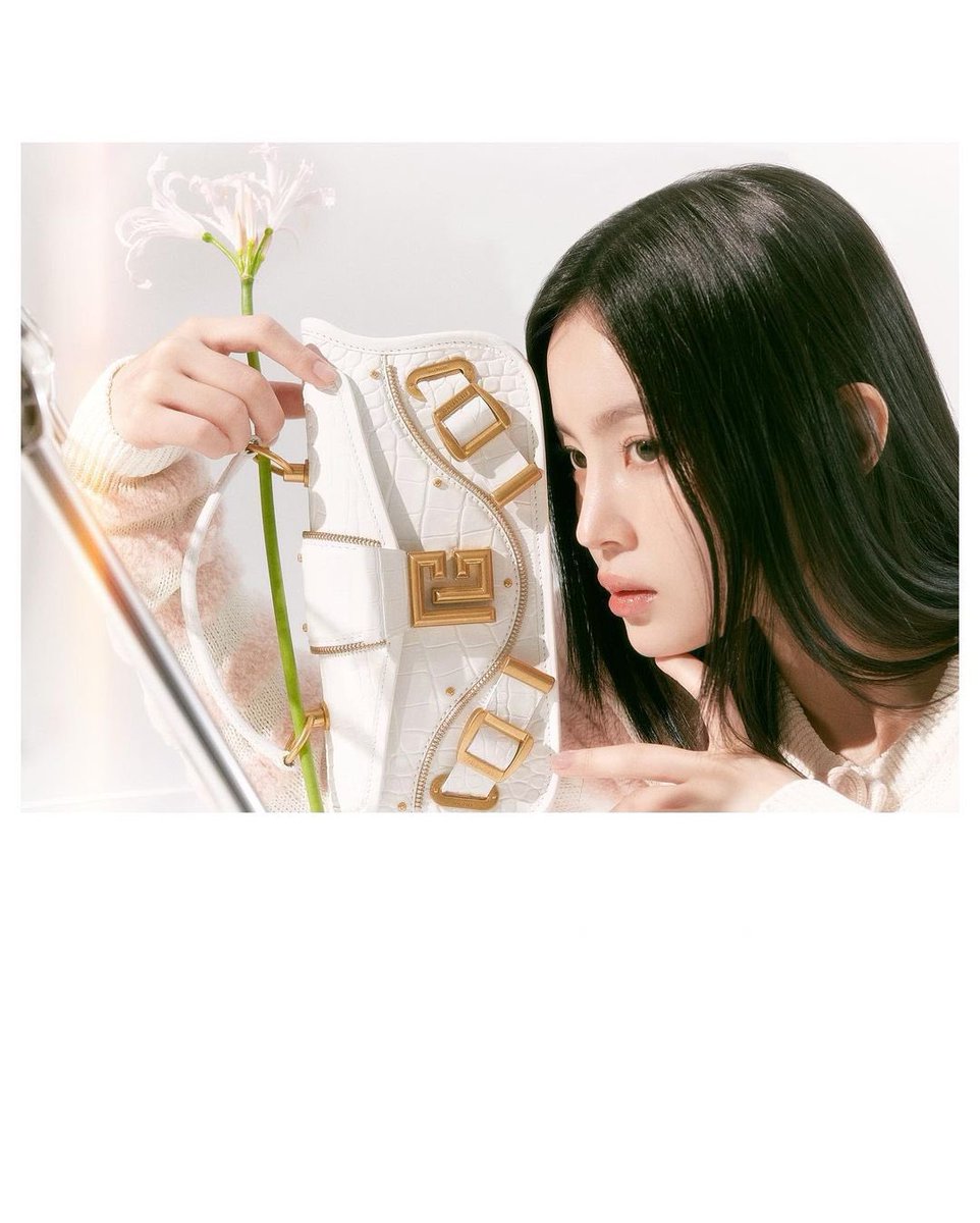 Ieehaye's tweet photo. What a combination for real, all white with Balmain. https://t.co/gxpGjjdN83