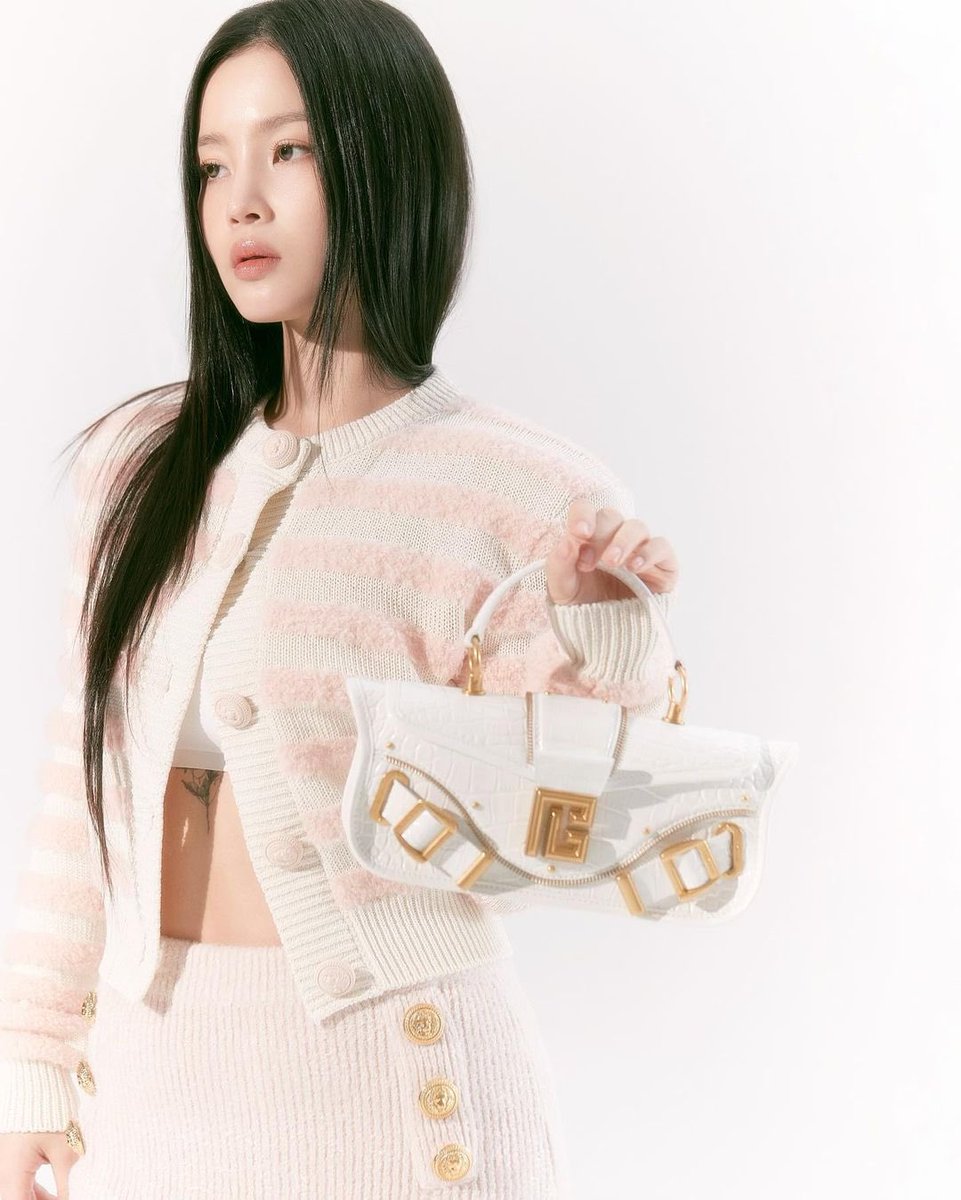 Ieehaye's tweet photo. What a combination for real, all white with Balmain. https://t.co/gxpGjjdN83