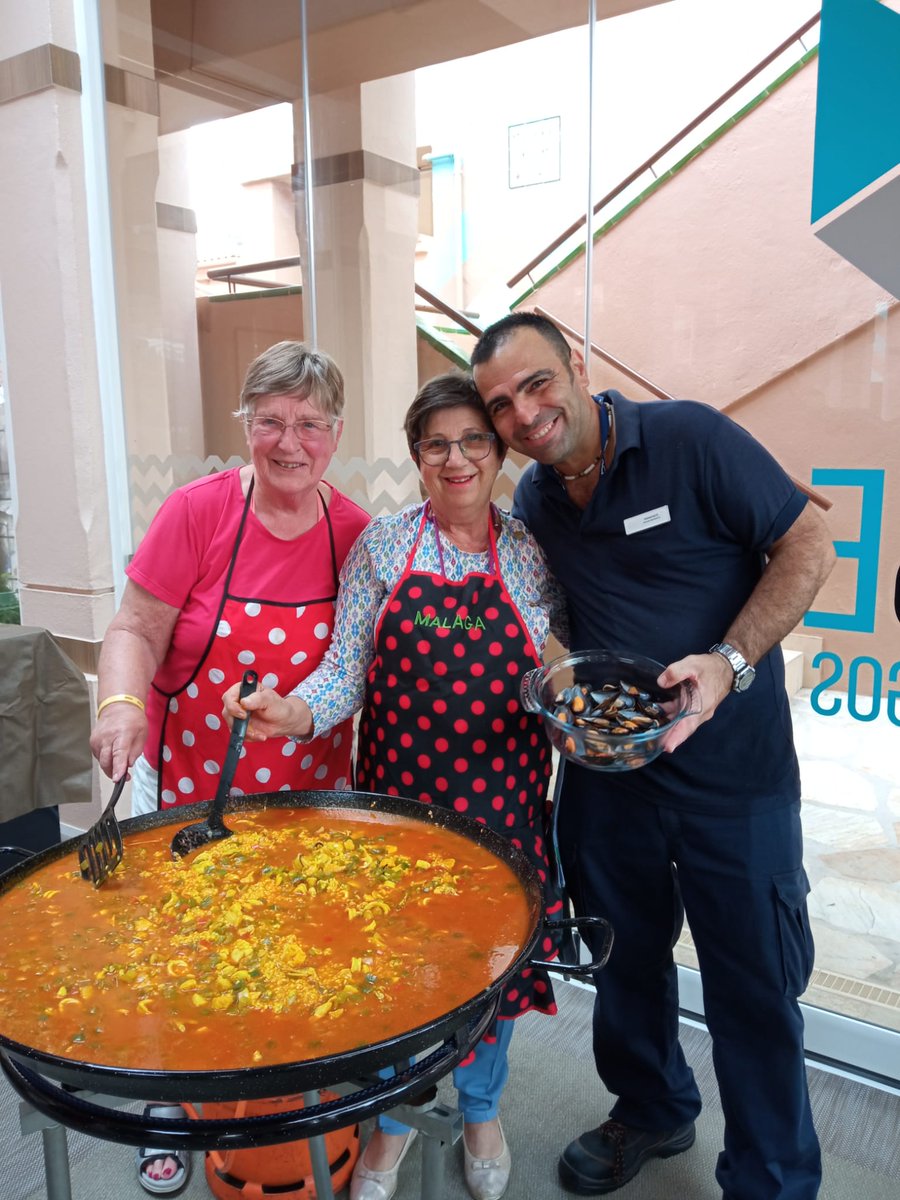 Appreciation Paella for our Members &amp; Owners #today at #LosAmigosBeachClub A huge thank you to our special chefs @Francis10461013 and María!