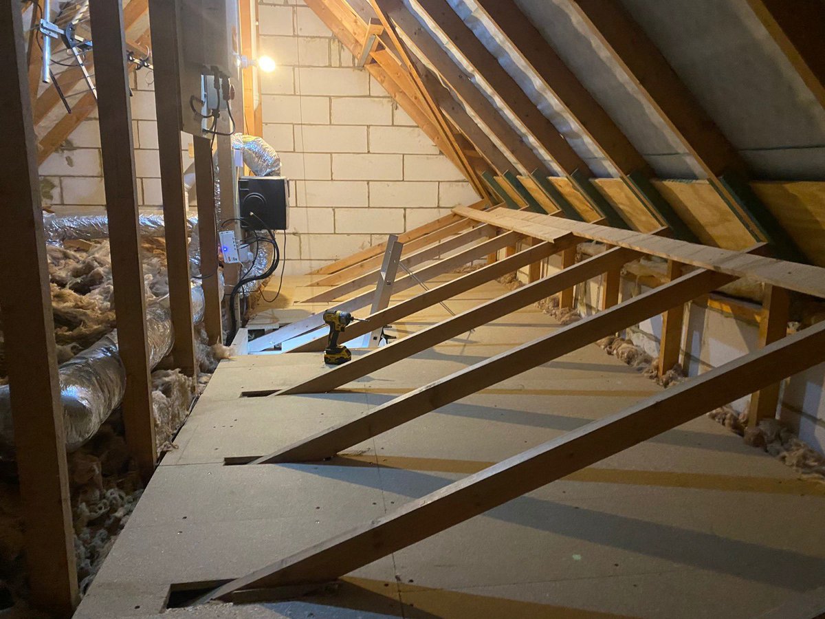 loftladderpros's tweet photo. Another client making use of their loft space😊
Fire hatch, 3 section ladder and loft boarding.
Well done to our Primmy & Dan👏
If you would like to arrange a free no obligation home quote give us a call on 0808 301 9548.
https://t.co/HhqJ9VGndT
#firehatch #loftladder #loftboard https://t.co/QHEKA9RnKY