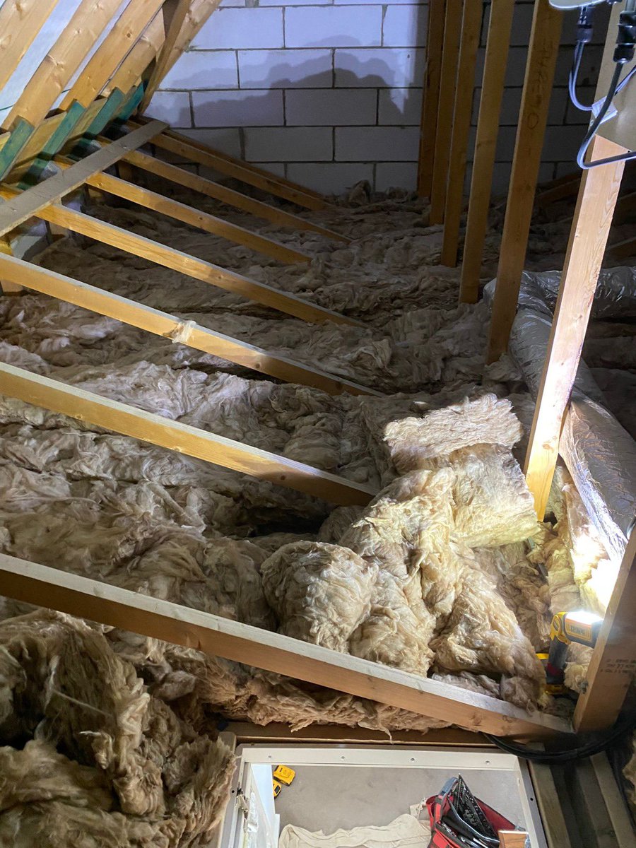 loftladderpros's tweet photo. Another client making use of their loft space😊
Fire hatch, 3 section ladder and loft boarding.
Well done to our Primmy & Dan👏
If you would like to arrange a free no obligation home quote give us a call on 0808 301 9548.
https://t.co/HhqJ9VGndT
#firehatch #loftladder #loftboard https://t.co/QHEKA9RnKY