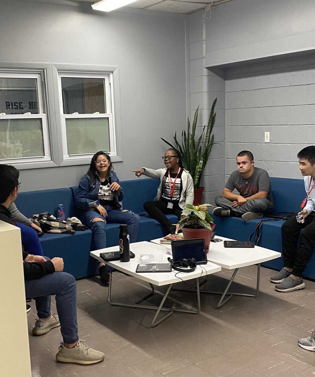 MHSRISE's tweet image. Our RISE learners love socializing around our new furniture! @mineolahs @CatherineFishm1 @mineola_septa #MineolaProud