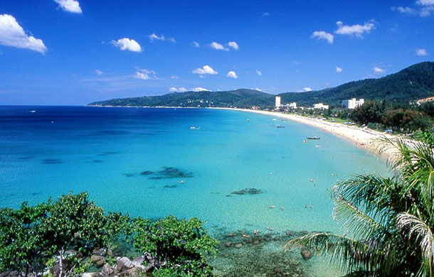 GoHotelsGo's tweet photo. 去布吉島旅行點可以錯過巴東海灘呢？ 這裡除咗有水清沙幼的海灘外，仲有大型嘅購物商場、酒吧、夜市、各式各樣嘅餐廳，簡直系多姿多彩應有盡有！  Patong Resort Hotel 酒店距離沙灘只系幾分鐘嘅路程。 立即喺官網預訂Splash offer可享有優惠嘅房間以及餐飲折扣！
官網預訂:  https://t.co/eWWhB4ulnU https://t.co/pYnB6cBri2