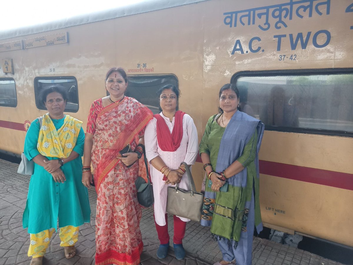 KGeethamurthy's tweet photo. #GujarathElection Campaign _Ahmedabad Dist incharge _With MM State team
#BJP4Telangana @JPNadda @blsanthosh @tarunchughbjp @sunilbansalbjp @VanathiBJP @dushyanttgautam @bandisanjay_bjp @ChintalaRReddy https://t.co/NN241sfeZv