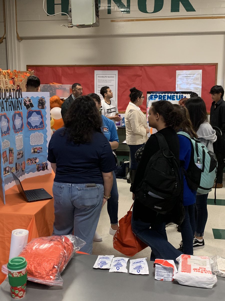 CarrollTafe's tweet photo. CHS Education Pathway being represented at the CTE 8th grade Expo! Nice to see all the young minds exploring their futures! @Arredondo_CHS @CCISDCTE @MaryCarrollHigh https://t.co/eefsHf9QE3