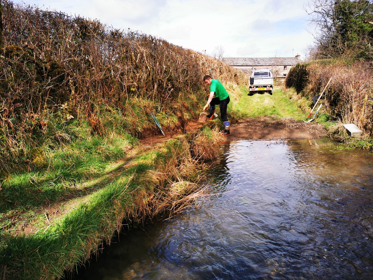 Dalesranger's tweet photo. #WesternRangers Calum and Ed have been out tackling rising water levels at #TreasonfieldFord. The Ford can be quite deep at times and due to the constriction at the bridge spreads up the track in either direction... work begins! https://t.co/Oa71fOQVyq