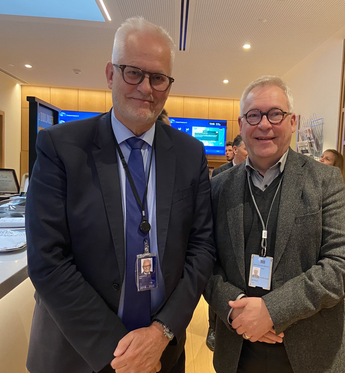 smetrabxl's tweet photo. Updating together on the latest EU issues from both sides! This has a long tradition. A big thank you once again MEP @petrisarvamaa 

#EUbudget #Mobility #SMEs #FutureOfTheEU https://t.co/f5kXFyAx7Q
