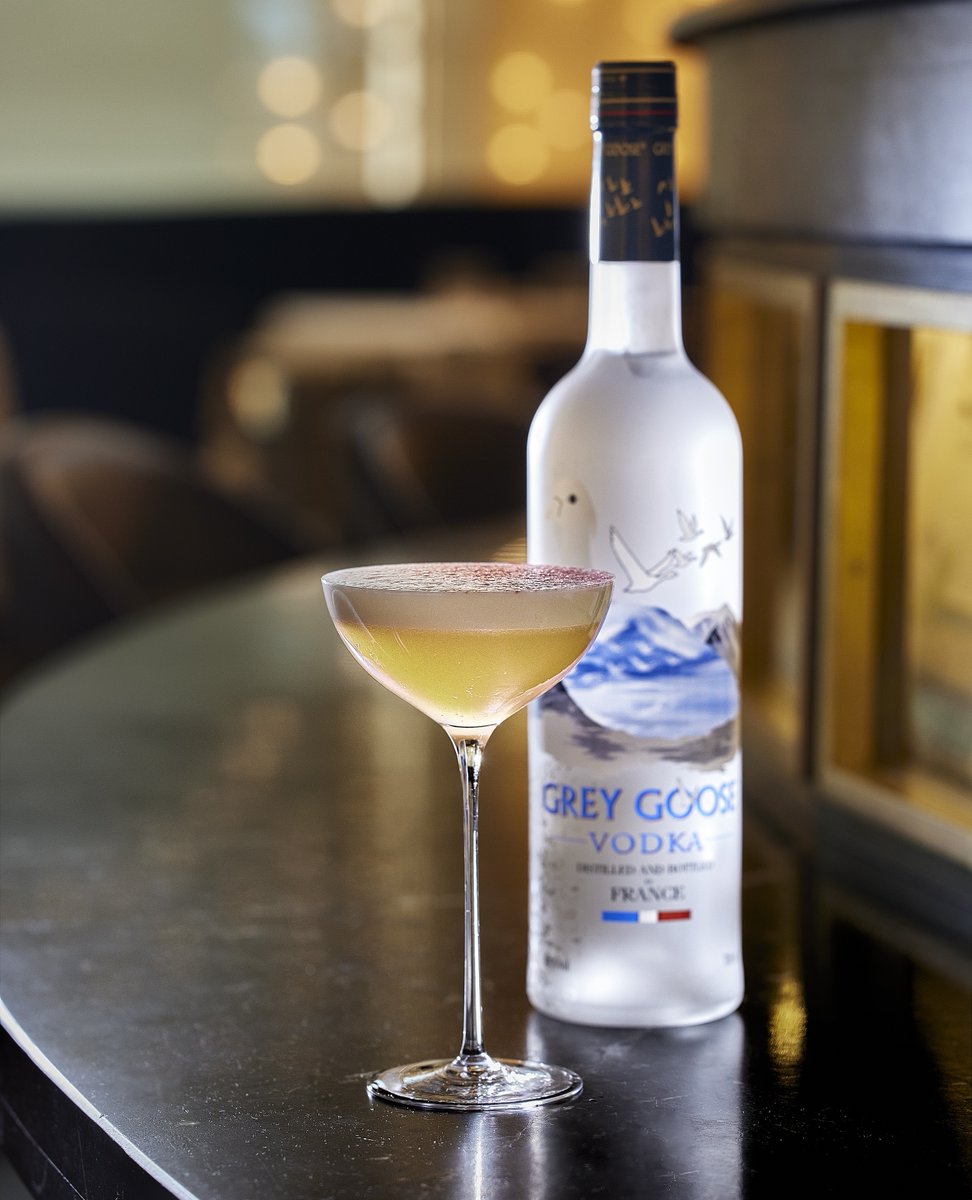 BiBoDaniGarcia's tweet photo. Mariage es el trago perfecto para la sobremesa en Bibo Madrid.🍸

Grey Goose Vodka, té chai, lima, miel de almendra y
clara de huevo. 

https://t.co/w0o54ZQfFq 

⁠#BiBo #BiBoDaniGarcía #BiBoMadrid #DaniGarcíaChef⁠ https://t.co/KMV1XRdfYR