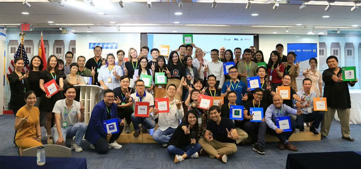VietLaunch's tweet photo. Fifty Early-Stage Vietnamese Startups Chosen in Google for Firms: Business Academy.

Read more at: https://t.co/04bM7jmmwt

#vietchallenge #vietlaunch #vietnamstartups #googleforfirms https://t.co/gKo6bdDcH9
