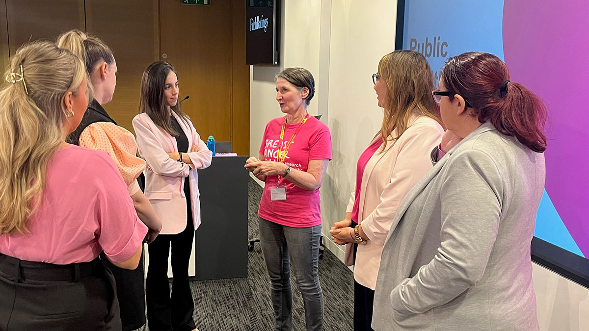 BreastCancerNow's tweet photo. During #BreastCancerAwarenessMonth our team of volunteers were busy delivering Public Health talks to raise awareness of breast cancer. 

Here's our volunteer Hedwig! 

Would you like a Public Health talk delivered to your workplace or community? Visit https://t.co/Pg36zRdaI0 https://t.co/MZm0j5BUl4