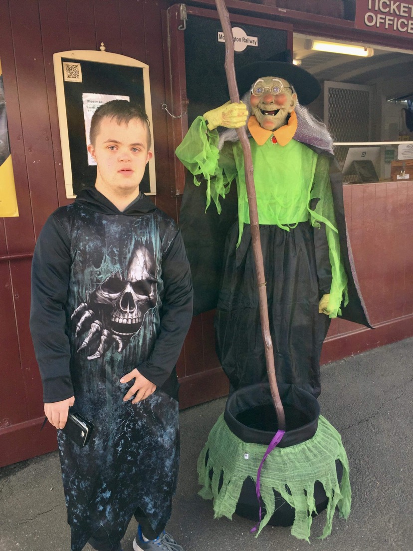 Wouldntchangea1's tweet photo. Darcy recently enjoyed a trip on the Halloween train. Filled with ghouls and goblins, it was a very spooky morning.
#TuesdayTwitterTakeover #DownSyndrome #WouldntChangeAThing https://t.co/MMunVAvvPA