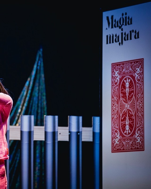 MagiaMajara's tweet photo. ¡Luces, cámara y... a liarla! 🤪🃏

 #magia #magiamajara #teatromadrid #diversionasegurada #diversion #magos #frasesmagia #lamagiaestaenti #proximaparadamagiamajara #planesconniños #padres #niños #planesenfamilia #teatroparaniños #teatroenfamilia https://t.co/O82LKiE2iD https://t.co/rQd3LDTZNh