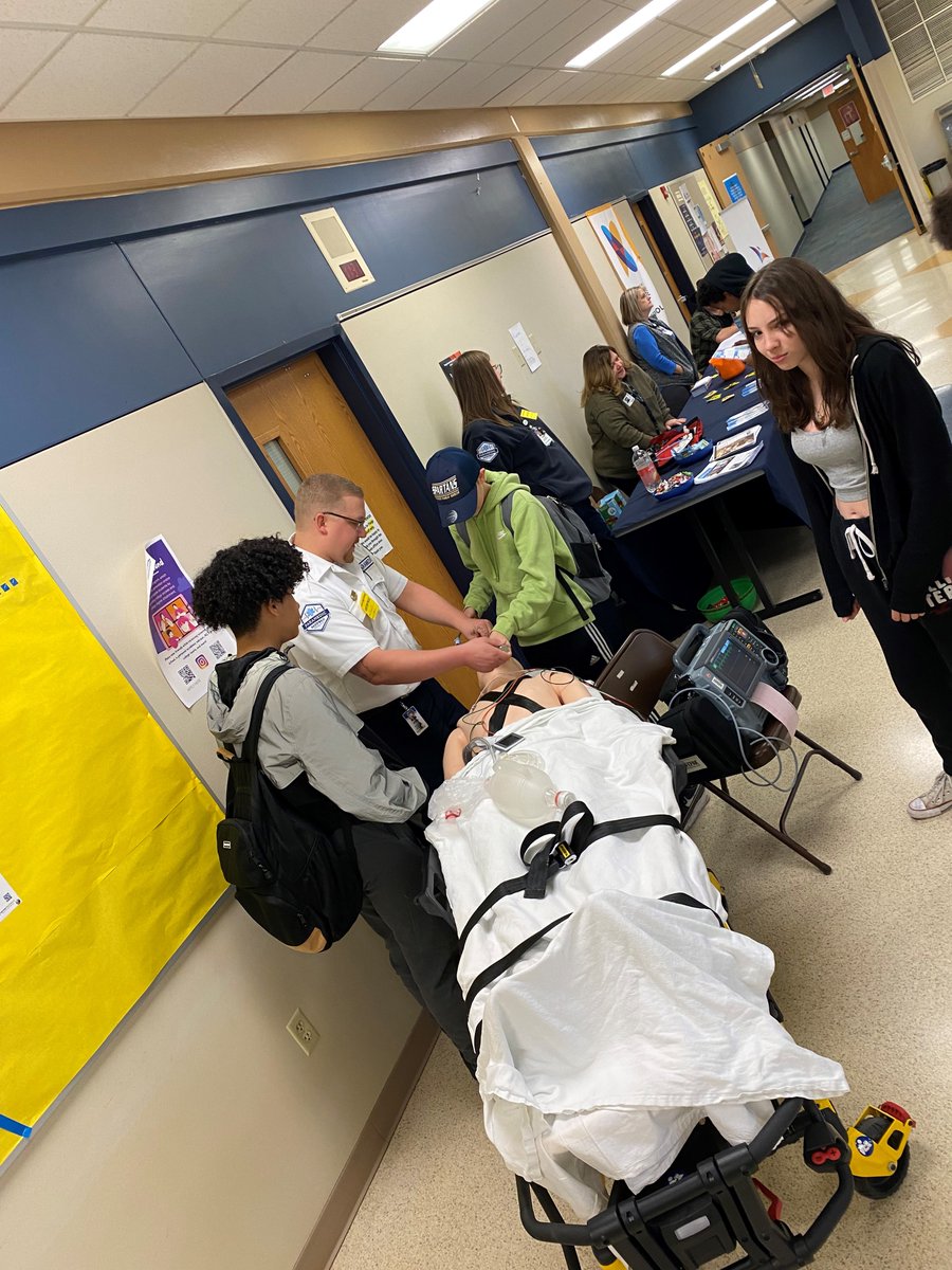 FargoNDSchools's tweet photo. Representatives from Sanford visited North High School for a Workforce Wednesday event. Students learned about the many employment opportunities available at Sanford both for individuals in high school and after high school. (Photo courtesy Lisa Metzger) https://t.co/ye4DSNfGfZ