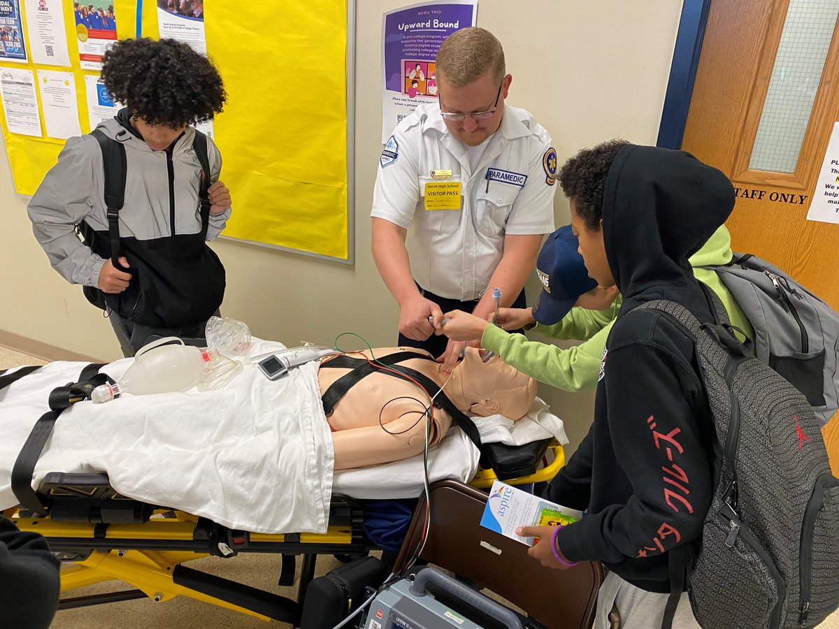 FargoNDSchools's tweet photo. Representatives from Sanford visited North High School for a Workforce Wednesday event. Students learned about the many employment opportunities available at Sanford both for individuals in high school and after high school. (Photo courtesy Lisa Metzger) https://t.co/ye4DSNfGfZ