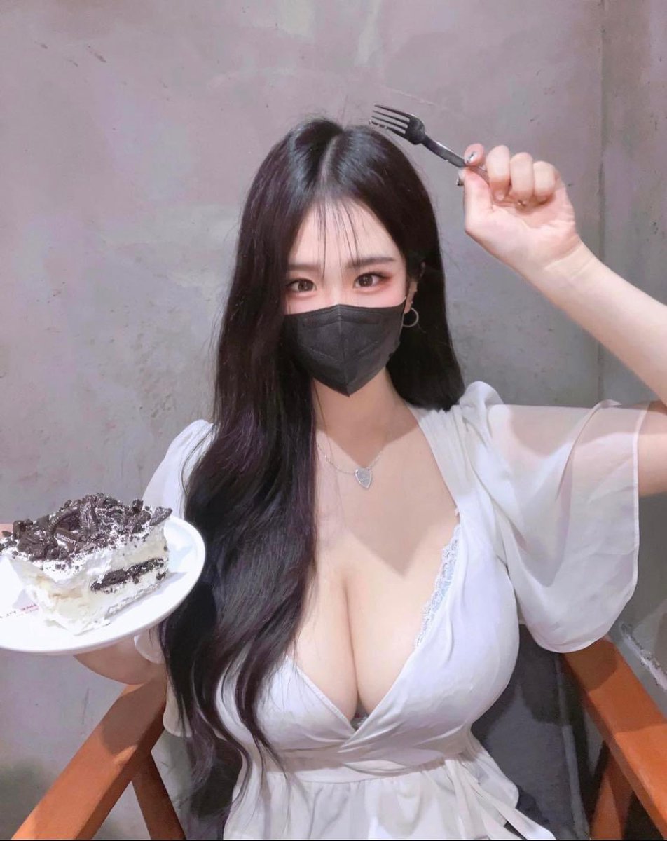 91douy's tweet photo. 蛋糕🍰什麼口味？https://t.co/qrc4aRmz1z https://t.co/1sYeLvx7w0