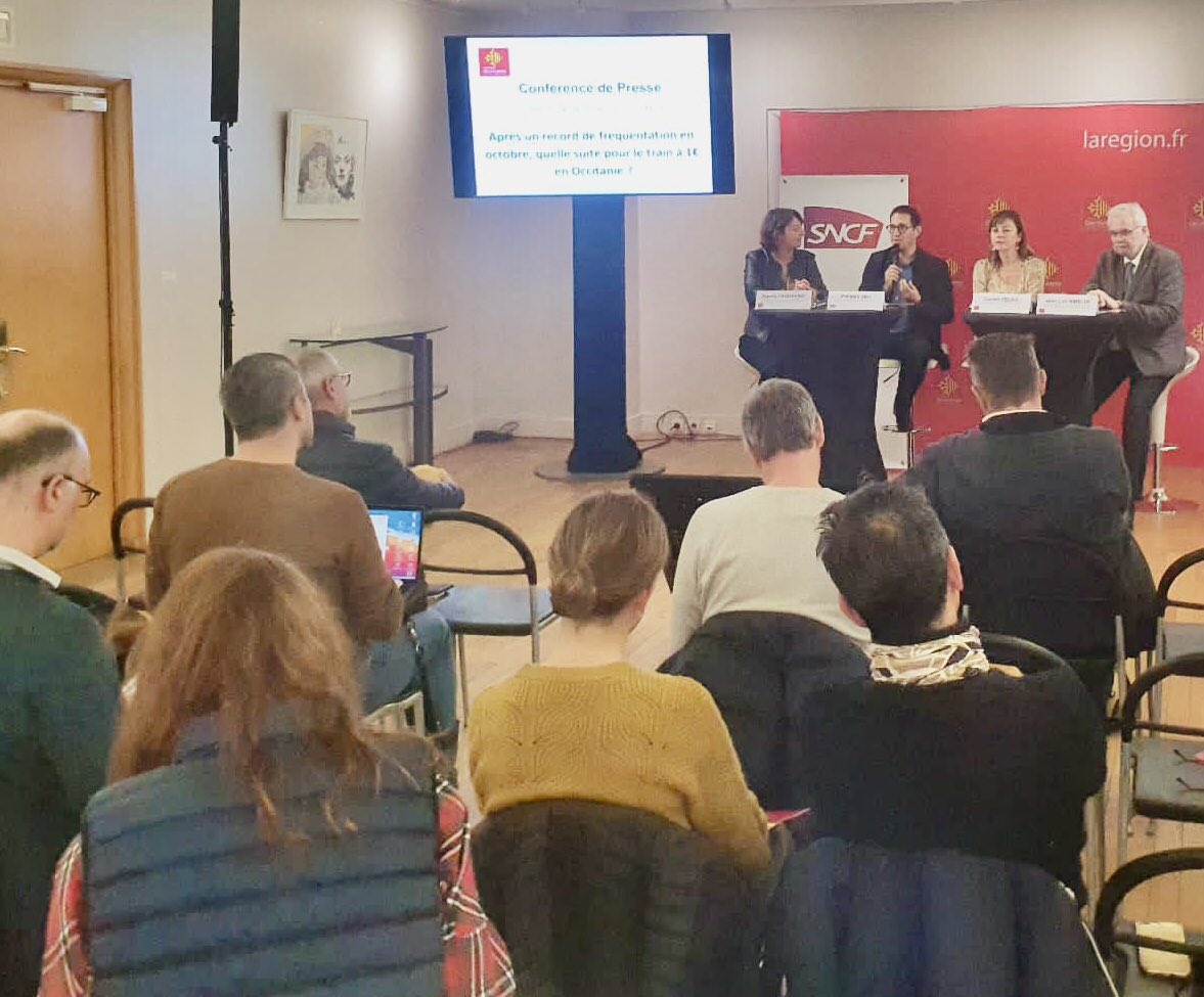VerdierGladys's tweet photo. 🗞 [Conférence de presse] Présentation de nouvelles offres @lio_train_sncf à 1€
👉 Tous les trajets à 1€ tous les premiers week-ends du mois 
👉 Dès 2023, les #liOTrain passeront à 1€ sur la zone concernée en cas de #PicPollution
@SNCFVoyageurs @Occitanie https://t.co/tUulbilecQ