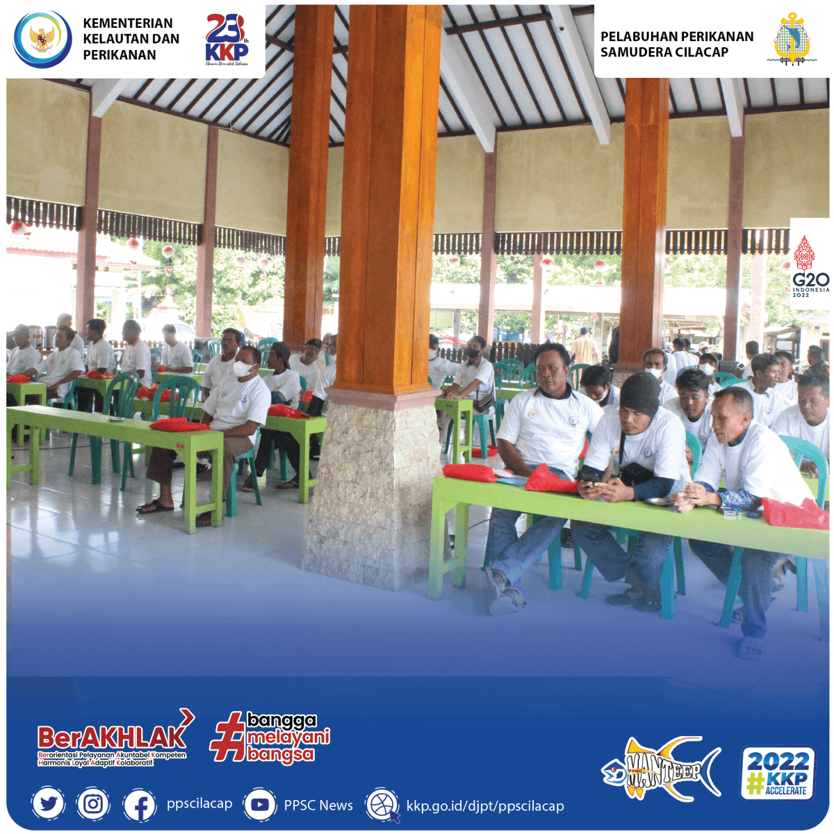 ppscilacap's tweet photo. KunKer Komisi IV DPR-RI bersama Kementerian Kelautan dan Perikanan RI dalam Bimbingan Teknis Penanganan Ikan Yang Baik di Kab.Kebumen Prov.Jawa Tengah (14/11/2022).
#banggajadinelayan #KKPAccelerate #ppscmanteep #CPIB #banggamelayanibangsa https://t.co/SO5zpSzhK0