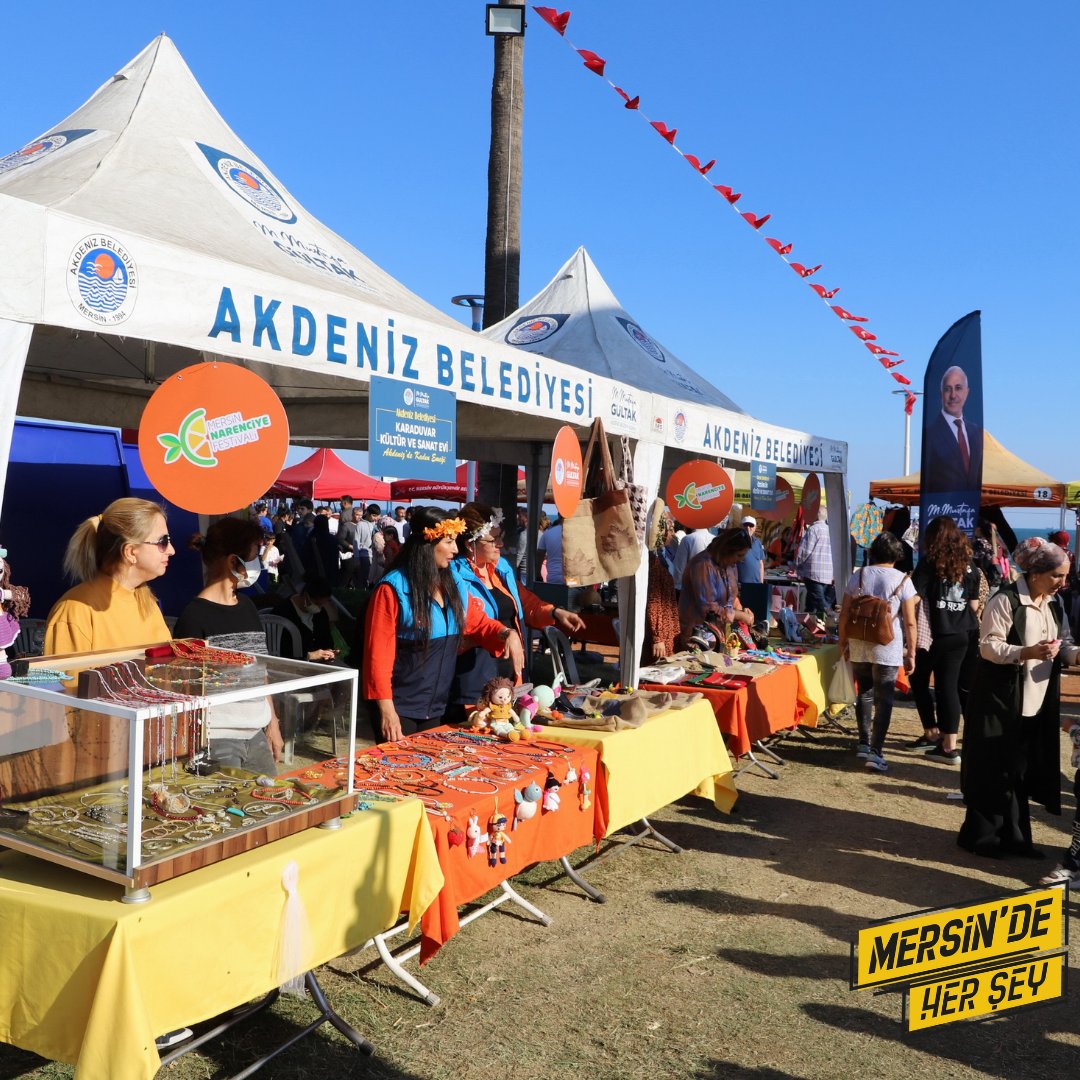 Akdeniz Belediyesi, bu yıl 8'incisi düzenlenen ve yerli yabancı binlerce insanı ağırlayan Mersin Uluslararası Narenciye Festivali'nde hazırladığı stant ve düzenlediği etkinliklerle ziyaretçilerin ilgisini çekti.