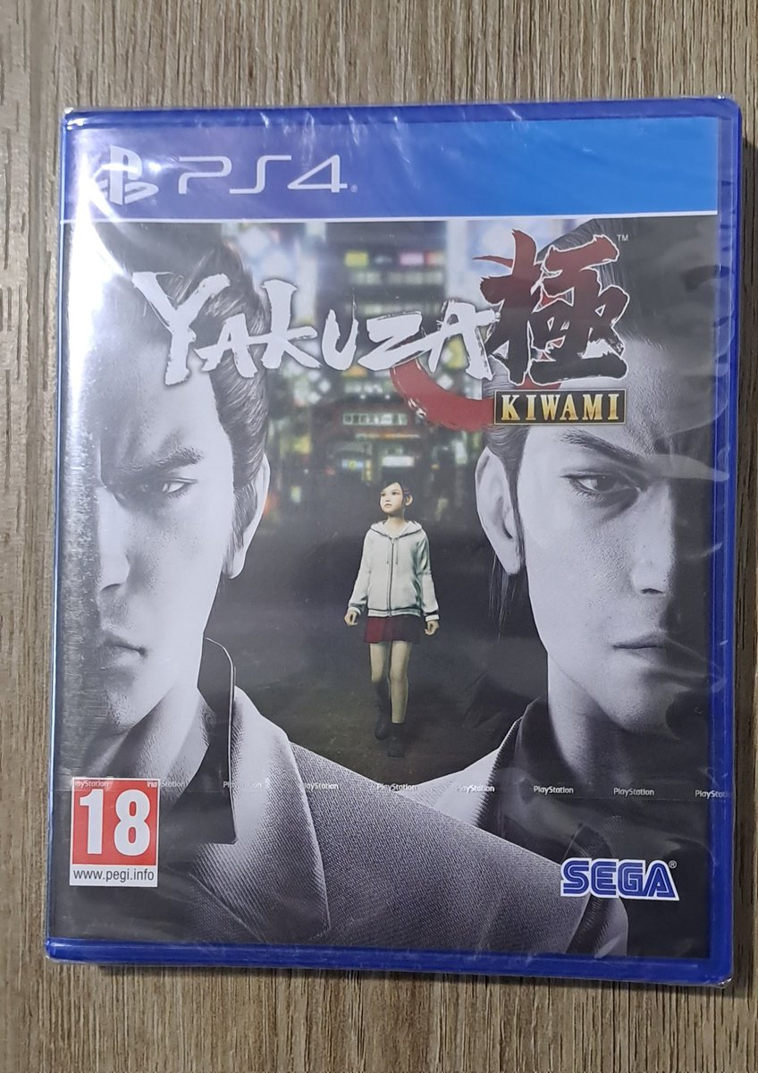 Bikachan90's tweet photo. Thank you so much @Darkscythe for the throne gift!! π Just missing the promo copy but this is how my Kiwami set looks like! #LADcollection #yakuzacollection https://t.co/8SnhDSPw1l