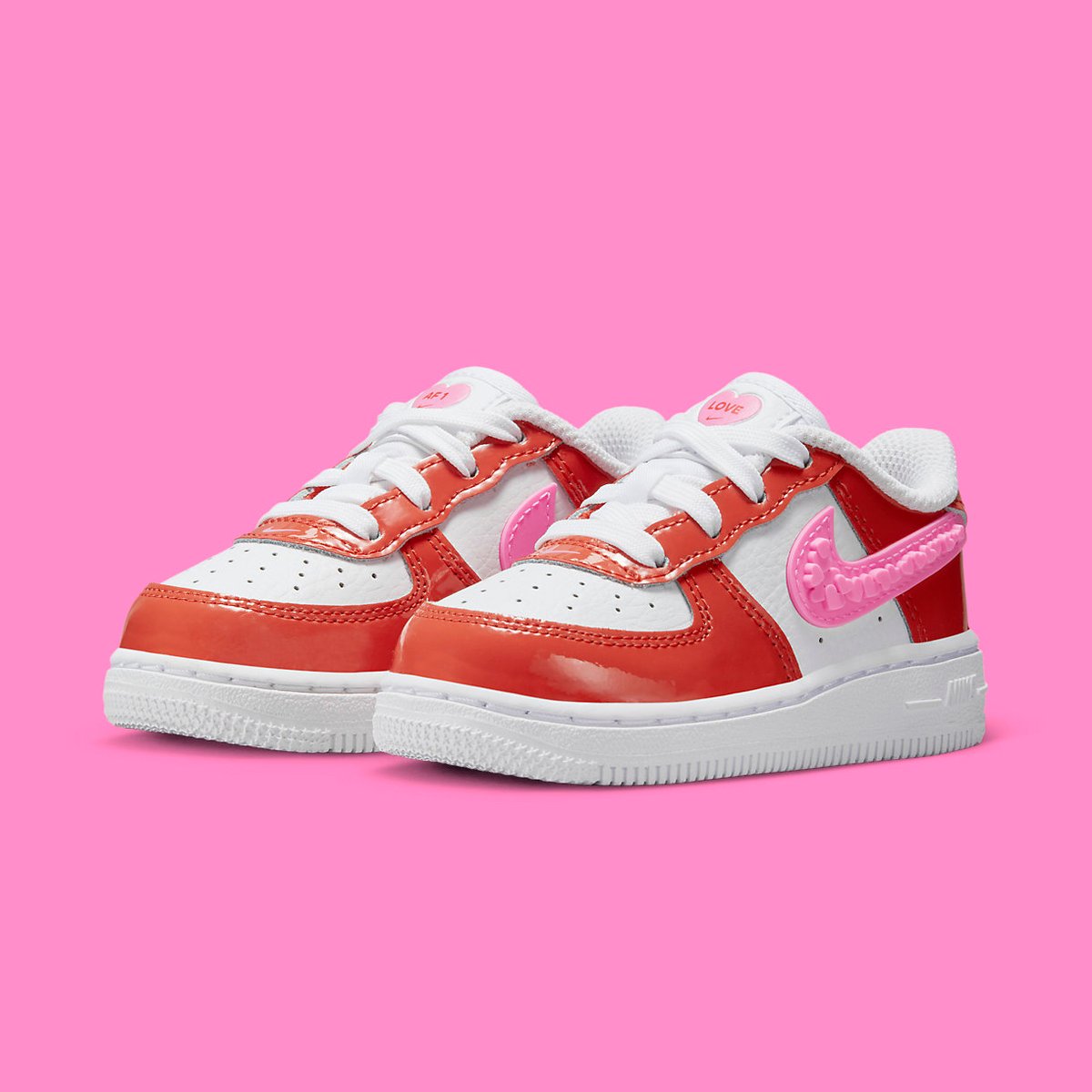 houseofheat's tweet photo. First Looks // Nike Air Force 1 “Valentine’s Day” (2023)

SEE MORE: https://t.co/OISQgR0Wfh

(TD size pictured) https://t.co/HZvFIFX1yj