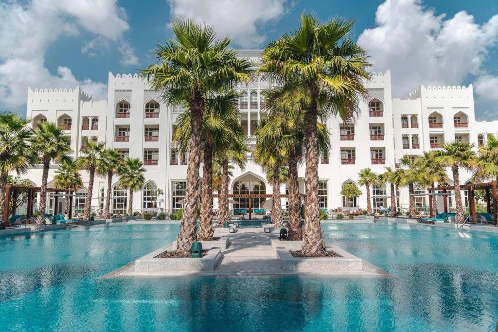 lnstantFoot's tweet photo. Quelques images du camp de base très luxueux de l'équipe de France au Qatar ! 🇫🇷🇶🇦 

Selon la majorité des sélections présentes sur place, c'est "la France qui a le meilleur" ! 😍

Les Bleus dormiront à l'Hôtel "Al Messila - Resort and Spa". https://t.co/KajeuXavi9