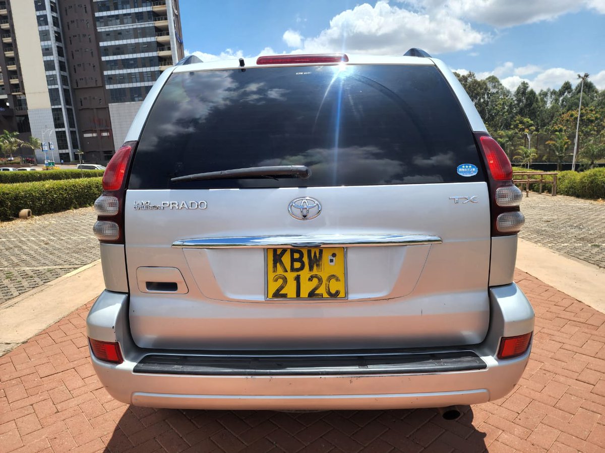 fayeekoi's tweet photo. #MpesaTOYOTA PRADO J120 SERIES YEAR 2006 .ORIGINAL SILVER PAINT..2700CC PETROL ENGINE..AUTO GEAR..*4WD*..NEW TYRES AND ALLOYRIMS..GOOD SUSPENSION 7SEATER SEATS..BUMPER FOG LIGHTS..LUMAR TINTED WINDOWS..COOL RADIO MUSIC SYStem,BUY AND DRIVE CAR..READY DOCUMENTS..ASKING PRICE 2,15 https://t.co/j9jkAgbYL5