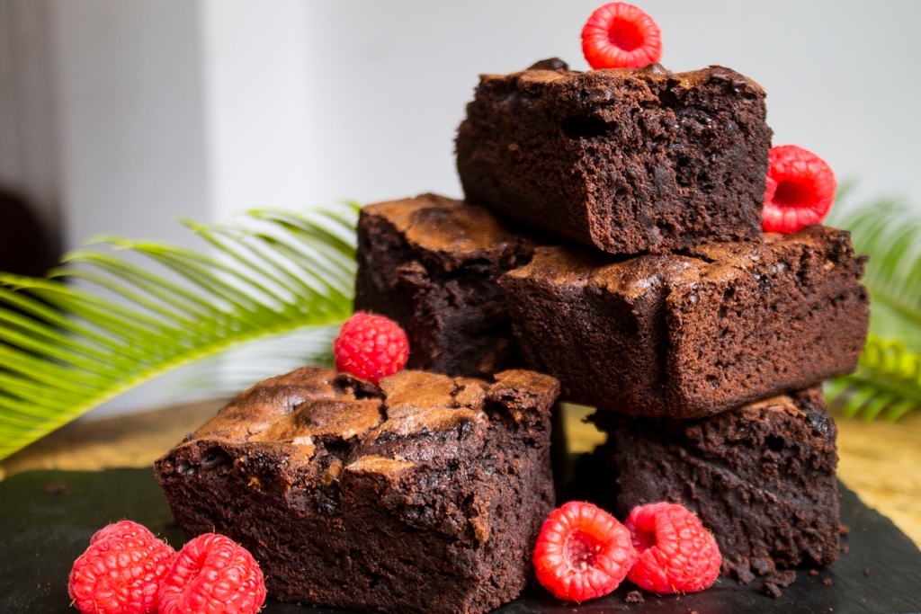 twospoonslondon's tweet photo. Escape the #rainyweather with a delicious #brownie. Pair it with your favourite #coffee or double-up and have a nice #hotchocolate. β
Keep #warm and #cosy with us here at #TwoSpoonslondon https://t.co/1fQkfuXx7W