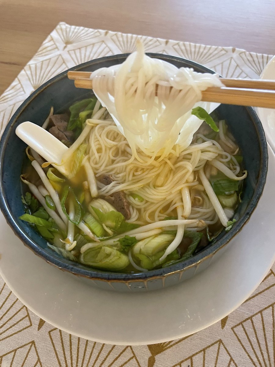 lannietravels's tweet image. Tasty lunch thanks to @phomouk meal kit 😋