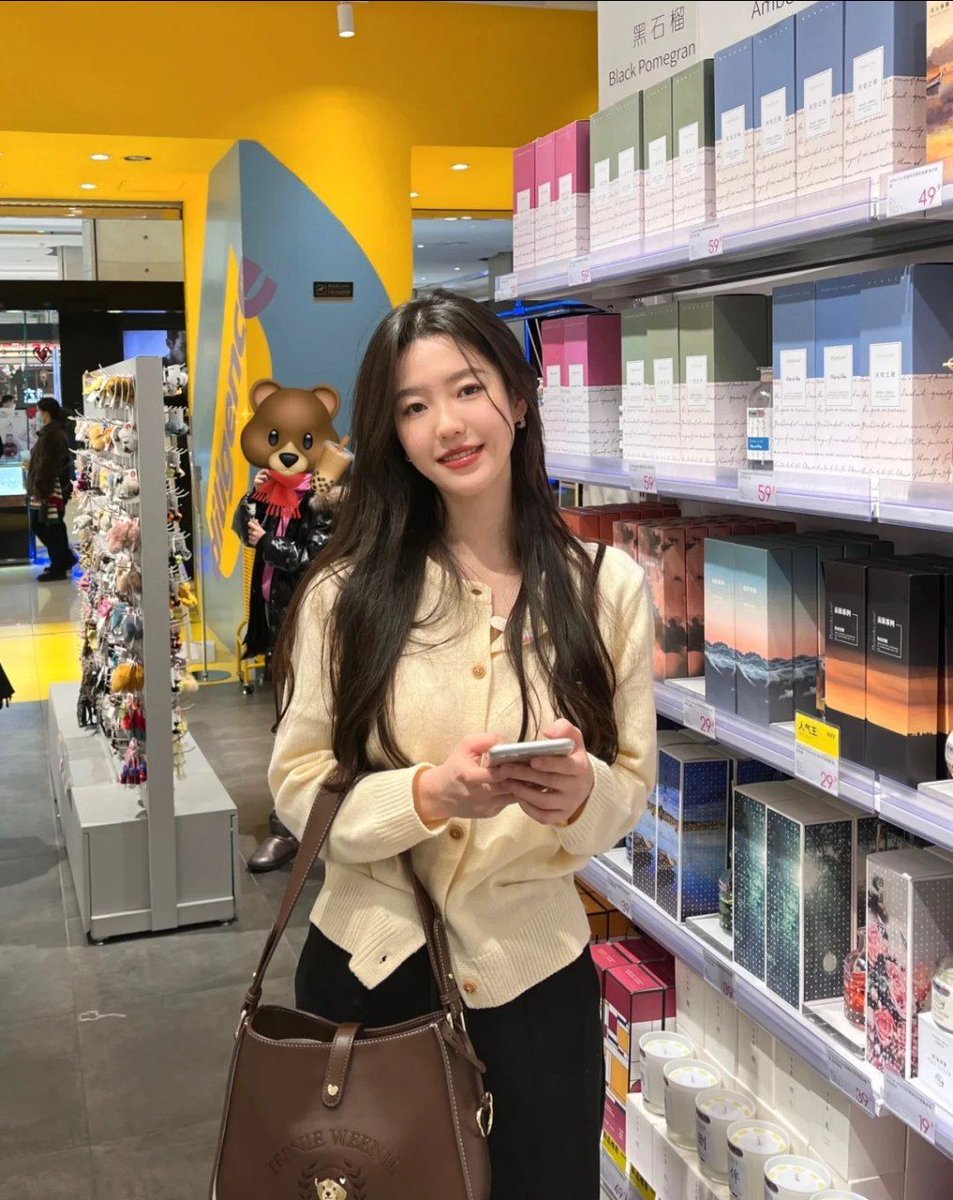 lisa_bj52's tweet photo. There are many customers in our shop today, welcome everyone! https://t.co/6vDFHGV6gZ