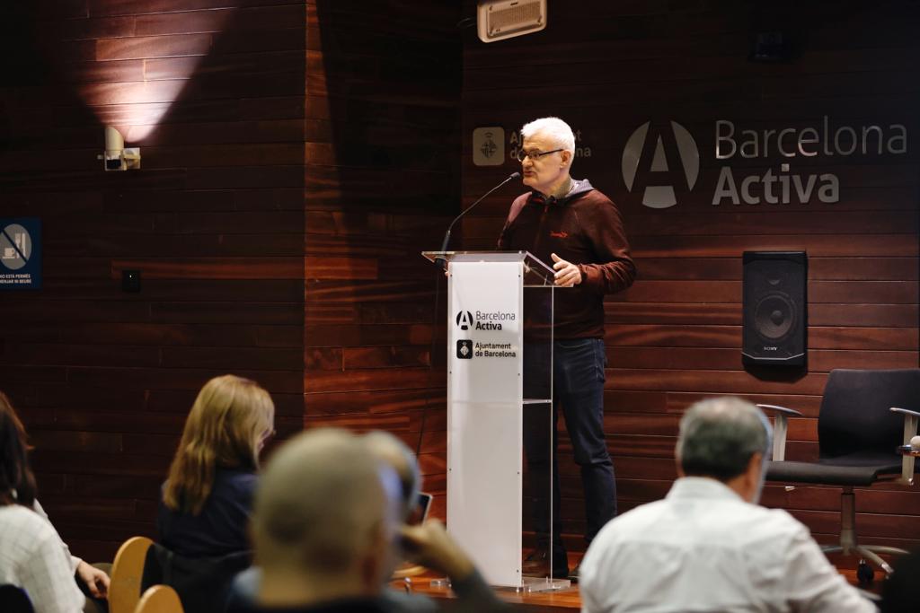 barcelonactiva's tweet photo. Presentem les Accions de Qualificació Professional, en el conveni d'@ocupaciocat i @barcelonactiva, amb la col·laboració de @consorciedubcn.

Impulsem les competències professionals i transversals de les persones per accedir al mercat de treball.

Per una ocupació de qualitat!💪 https://t.co/atac4SkC1M