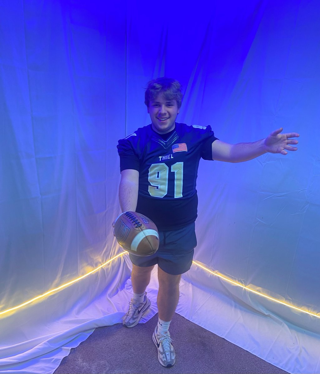 AlHastick4's tweet photo. Enjoyed my tour of Thiel, and talking with @Coachsbauman, @Coach_Staats, @KevMcLane21 , @CoachJones55. Thank you for taking the time to meet with me. https://t.co/MibGgsCf7T
