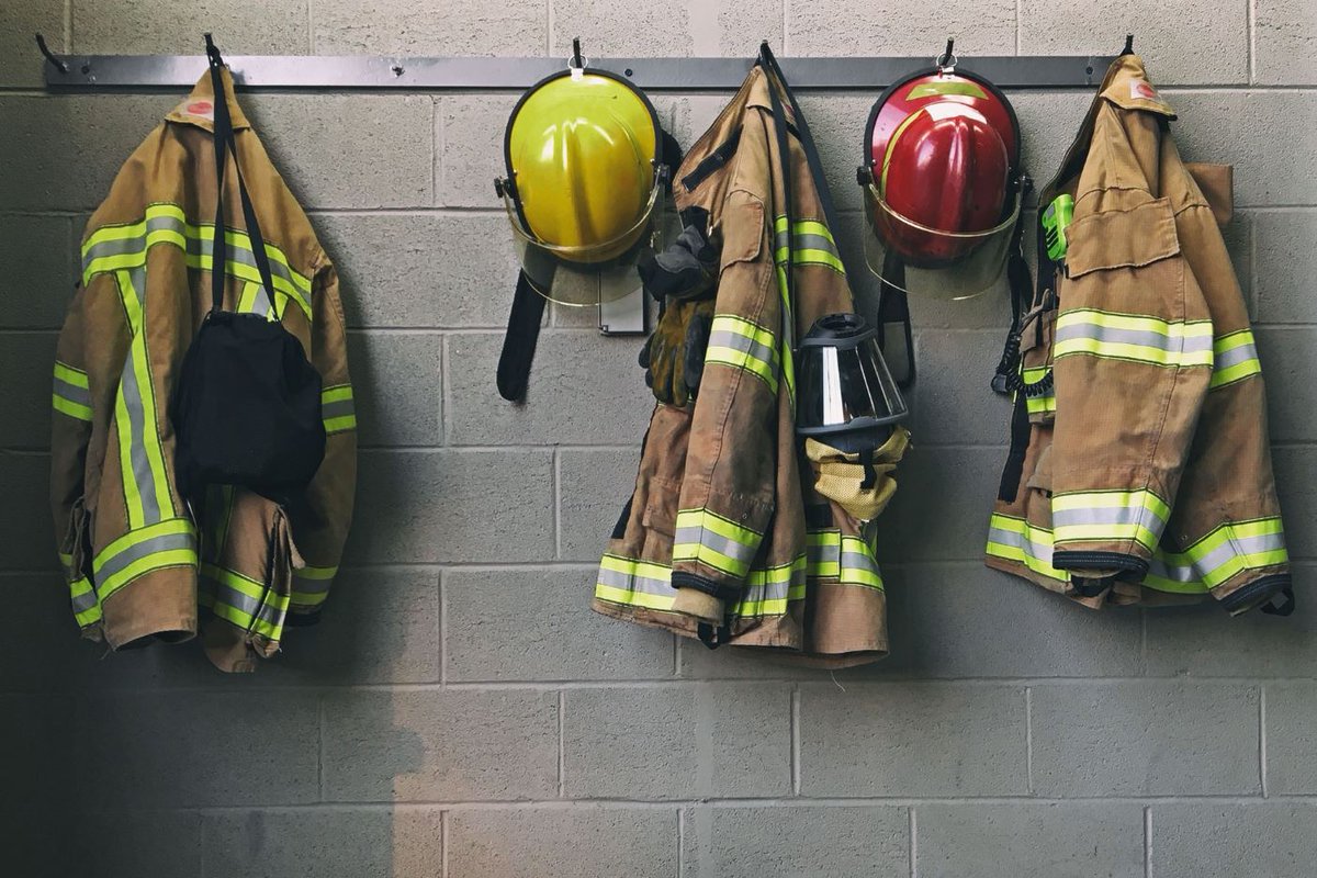 oakvillefire's tweet photo. The Town of Oakville is currently accepting applications for Probationary Firefighter.  The deadline to apply is Friday, December 2, 2022 at 4:00 p.m.

For more information, please go to:  https://t.co/TbfhBe253m https://t.co/dLBqTFSQLs