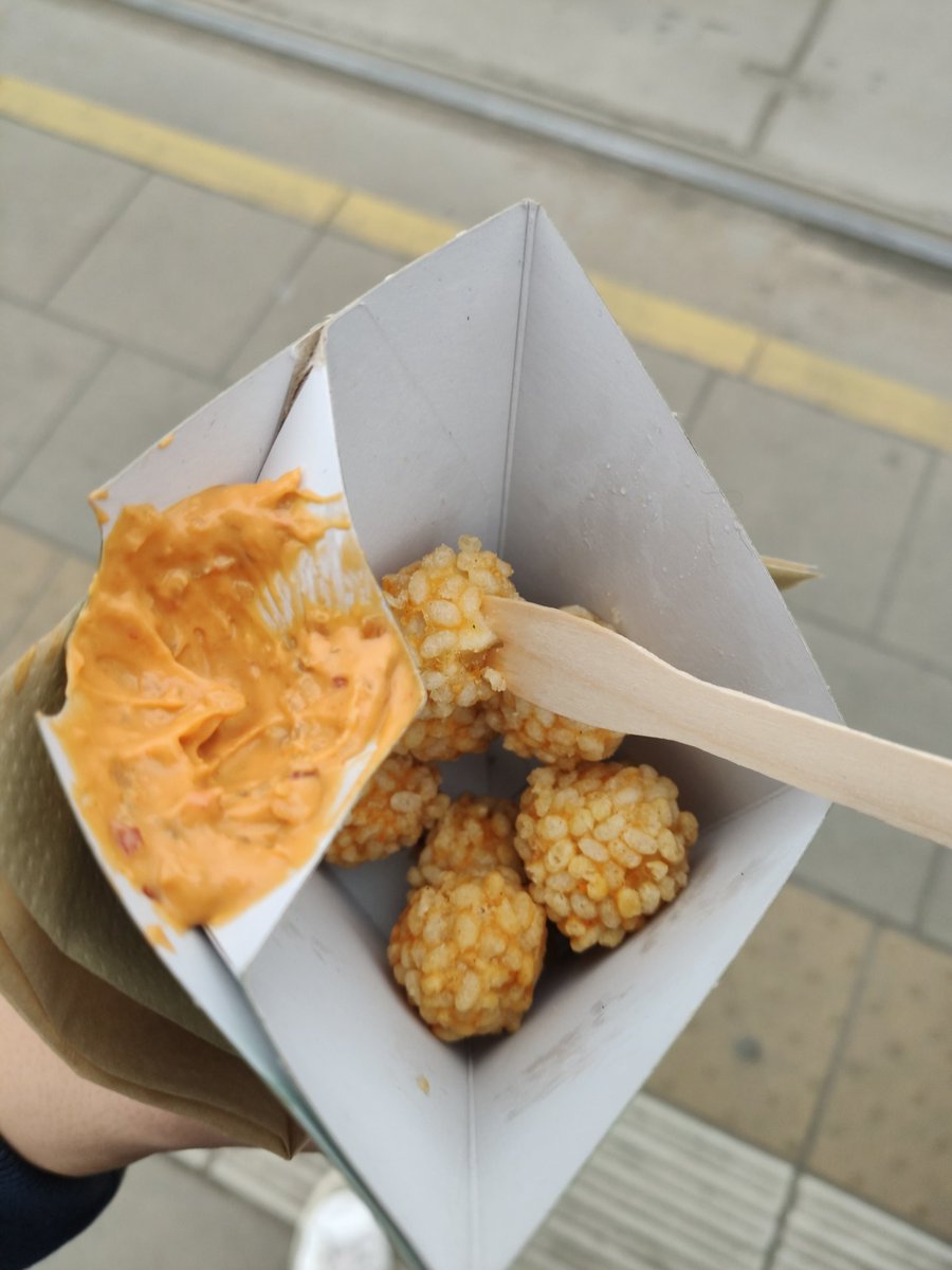 EgwuregwuMan's tweet photo. Właśnie zjadłem chicken popsy z żabki🥵🥶1️⃣✅
Moja ocena: 🐸/10
#chrup #prostozpieca #bts #LGBTQ https://t.co/a6kAkfxaCm