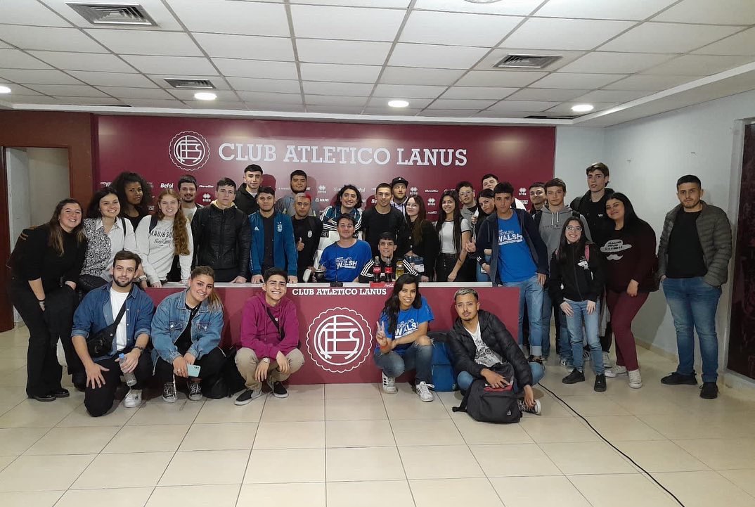 matias_argy's tweet photo. 📌Y, en otra oportunidad, recibimos a la comitiva de estudiantes de la Facultad de Periodismo de La Plata ´´La Walsh´´. En la previa del partido de Lanús-Racing 🏟 recorrió la zona de prensa del estadio y presenció el encuentro entre ambos equipos. https://t.co/Hi5xPVRwDc